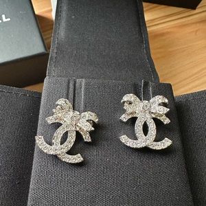 CHANEL SILVER CRYSTAL BOW TIE BOWTIE EARRINGS 2023 limited ed large new in box